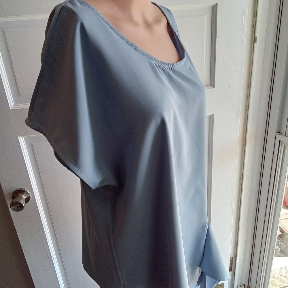 2-$10... Shein Plus Size 2X  Blue Women's Top With Tie Sash At Belly Scoop Neck